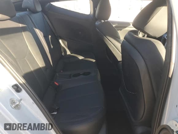 ✅ 2015 Hyundai Veloster • VIN: KMHTC6AD3FU219928 • Lot: 86026104. Wystawiony na Copart z przebiegiem 30 294 mil. Bezpłatny archiwum sprzedaży aukcyjnych z USA i szczegółowy raport historii pojazdu na DreamBid. Zdjęcie 10.