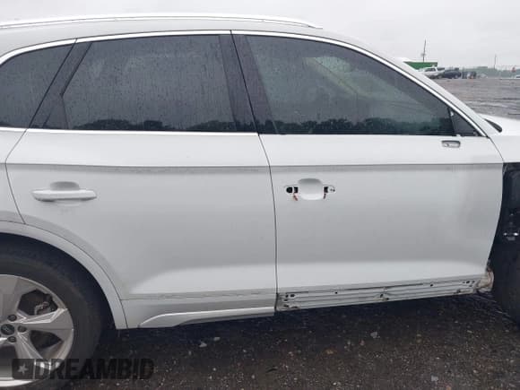 ✅ 2023 Audi Q5 S line Premium Plus • VIN: WA1EAAFY4P2073760 • Lot: 42203388. Listed on IAAI with 30,601 mi. Free auction sales archive from the USA and detailed vehicle history report at DreamBid. Image 14.