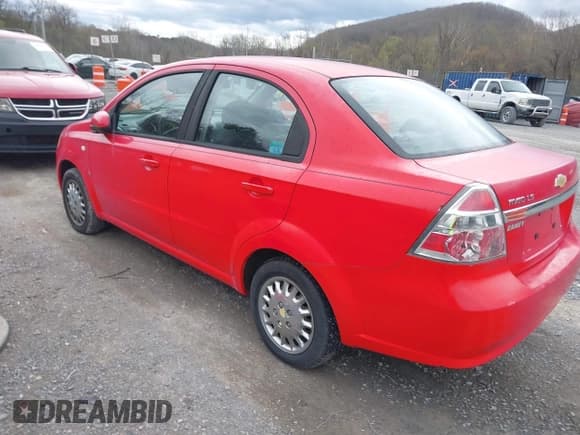 ✅ 2007 Chevrolet Aveo LS • VIN: KL1TD56697B165593 • Lot: 41910371. Wystawiony na IAAI z przebiegiem 104 849 mil. Bezpłatny archiwum sprzedaży aukcyjnych z USA i szczegółowy raport historii pojazdu na DreamBid. Zdjęcie 3.