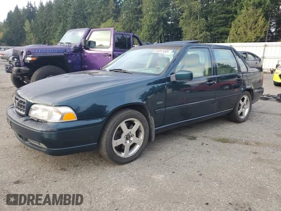 ✅ 1998 Volvo S70 T5 • VIN: YV1LS537XW3511536 • Lot: 81057495. Wystawiony na Copart z przebiegiem 127 866 mil. Bezpłatny archiwum sprzedaży aukcyjnych z USA i szczegółowy raport historii pojazdu na DreamBid. Zdjęcie 1.