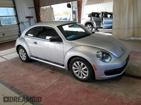 ✅ 2014 Volkswagen Beetle Entry • VIN: 3VWF17AT7EM659056 • Lot: 81663565. Wystawiony na Copart z przebiegiem 129 208 mil. Bezpłatny archiwum sprzedaży aukcyjnych z USA i szczegółowy raport historii pojazdu na DreamBid. Zdjęcie 4.