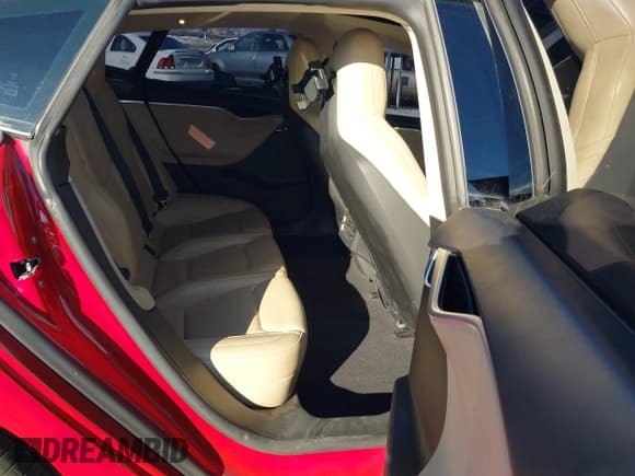 ✅ 2015 Tesla Model S 85D • VIN: 5YJSA1H29FFP80060 • Lot: 43520878. Wystawiony na IAAI z przebiegiem 130 463 mil. Bezpłatny archiwum sprzedaży aukcyjnych z USA i szczegółowy raport historii pojazdu na DreamBid. Zdjęcie 8.