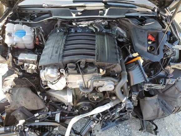 ✅ 2017 Porsche Cayenne • VIN: WP1AA2A26HKA84661 • Lot: 71290055. Listed on Copart with 37,247 mi. Free auction sales archive from the USA and detailed vehicle history report at DreamBid. Image 12.