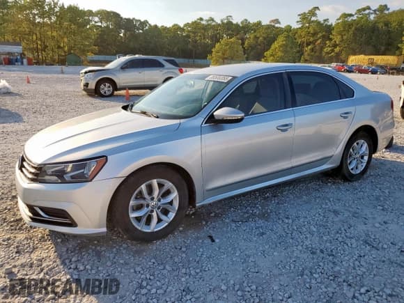 ✅ 2016 Volkswagen Passat S • VIN: 1VWAT7A34GC059667 • Lot: 86500355. Wystawiony na Copart z przebiegiem 106 872 mil. Bezpłatny archiwum sprzedaży aukcyjnych z USA i szczegółowy raport historii pojazdu na DreamBid. Zdjęcie 1.