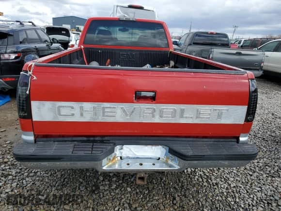 1997 Chevrolet Silverado 2500 with VIN 1GCGK29J8VE147127, listed as a Copart auction lot 48148075 with 229,842 mi miles and Clean title. Bid and sale history available at DreamBid. Image 6.