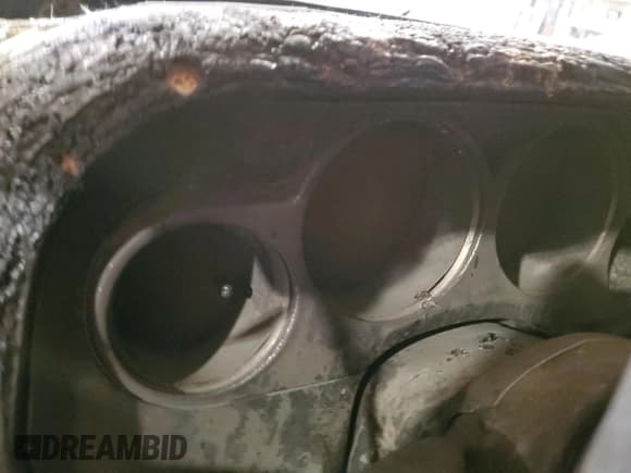 ✅ 2013 Dodge Challenger SXT • VIN: 2C3CDYAG5DH562588 • Lot: 86173254. Wystawiony na Copart z przebiegiem Nie podano. Bezpłatny archiwum sprzedaży aukcyjnych z USA i szczegółowy raport historii pojazdu na DreamBid. Zdjęcie 9.