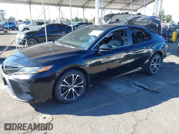 ✅ 2020 Toyota Camry SE • VIN: 4T1G11AK2LU882203 • Lot: 43458041. Wystawiony na IAAI z przebiegiem 180 472 mil. Bezpłatny archiwum sprzedaży aukcyjnych z USA i szczegółowy raport historii pojazdu na DreamBid. Zdjęcie 18.