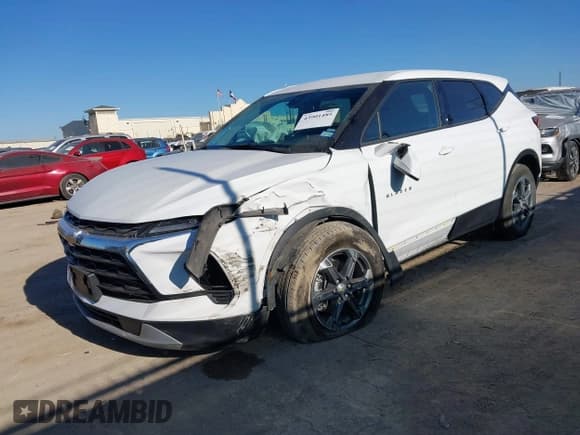 ✅ 2025 Chevrolet Blazer LT • VIN: 3GNKBCR48SS144571 • Lot: 43901485. Listed on IAAI with 26,074 mi. Free auction sales archive from the USA and detailed vehicle history report at DreamBid. Image 2.