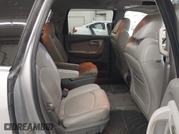 ✅ 2010 Chevrolet Traverse 2LT • VIN: 1GNLVGED4AJ245325 • Lot: 43446515. Wystawiony na IAAI z przebiegiem 208 845 mil. Bezpłatny archiwum sprzedaży aukcyjnych z USA i szczegółowy raport historii pojazdu na DreamBid. Zdjęcie 8.