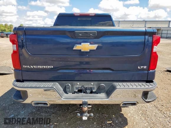 ✅ 2021 Chevrolet Silverado 1500 LTZ • VIN: 3GCUYGET3MG326379 • Lot: 70348725. Wystawiony na Copart z przebiegiem 102 813 mil. Bezpłatny archiwum sprzedaży aukcyjnych z USA i szczegółowy raport historii pojazdu na DreamBid. Zdjęcie 6.