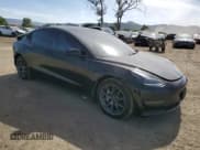 ✅ 2022 Tesla Model 3 Long Range • VIN: 5YJ3E1EB4NF122030 • Lot: 53525045. Wystawiony na Copart z przebiegiem 62 454 mil. Bezpłatny archiwum sprzedaży aukcyjnych z USA i szczegółowy raport historii pojazdu na DreamBid. Zdjęcie 4.