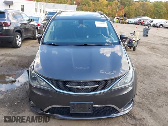 ✅ 2017 Chrysler Pacifica Touring L • VIN: 2C4RC1BG0HR569513 • Lot: 43516945. Listed on IAAI with 149,013 mi. Free auction sales archive from the USA and detailed vehicle history report at DreamBid. Image 12.