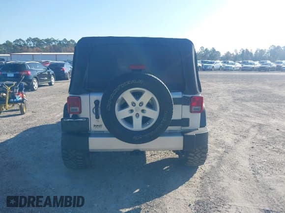 ✅ 2008 Jeep Wrangler Unlimited X • VIN: 1J4GA391X8L542610 • Lot: 43783217. Listed on IAAI with 203,955 mi. Free auction sales archive from the USA and detailed vehicle history report at DreamBid. Image 16.