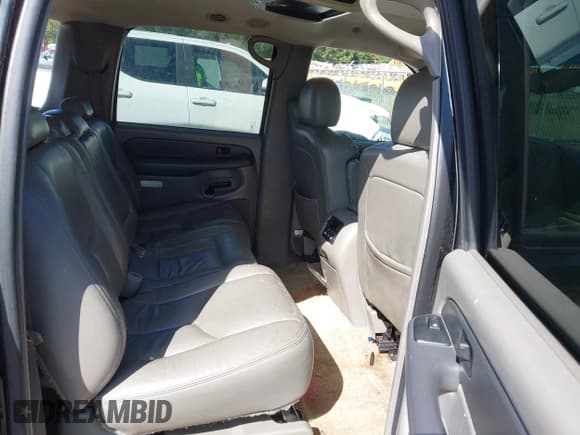 ✅ 2003 Chevrolet Suburban LS • VIN: 3GNEC16ZX3G123952 • Lot: 43382082. Listed on IAAI with 219,368 mi. Free auction sales archive from the USA and detailed vehicle history report at DreamBid. Image 8.