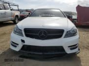 ✅ 2013 Mercedes-Benz C 250 • VIN: WDDGJ4HB5DF990967 • Lot: 54532425. Wystawiony na Copart z przebiegiem 139 987 mil. Bezpłatny archiwum sprzedaży aukcyjnych z USA i szczegółowy raport historii pojazdu na DreamBid. Zdjęcie 5.