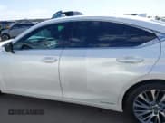 ✅ 2021 Lexus ES 300h • VIN: 58ADA1C13MU009089 • Lot: 42674472. Listed on IAAI with 31,924 mi. Free auction sales archive from the USA and detailed vehicle history report at DreamBid. Image 15.
