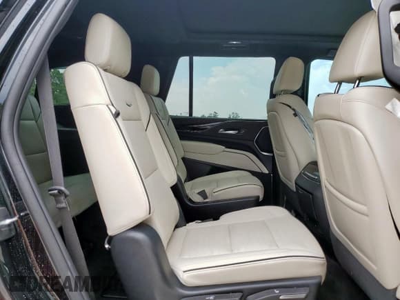 ✅ 2024 Cadillac Escalade 4WD Sport • VIN: 1GYS4FKL2RR370523 • Лот: 69554885. Опубликован ранее на Copart с пробегом 17 762 миль. Бесплатный доступ к архиву аукционных продаж из США и подробный отчёт об истории автомобиля на DreamBid. Изображение 11.