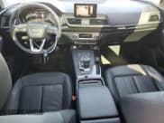 ✅ 2020 Audi Q5 Premium • VIN: WA1ANAFYXL2068611 • Lot: 91819655. Wystawiony na Copart z przebiegiem 74 129 mil. Bezpłatny archiwum sprzedaży aukcyjnych z USA i szczegółowy raport historii pojazdu na DreamBid. Zdjęcie 8.