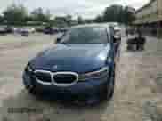 2022 BMW 3 Series 330i z VIN 3MW5R1J02N8C40435, wystawiony jako Copart lot #70088945 z przebiegiem Nie podano mil oraz Nie do naprawy • Non repairable. Historia ofert i sprzedaży dostępna na DreamBid. Obrazek 14.
