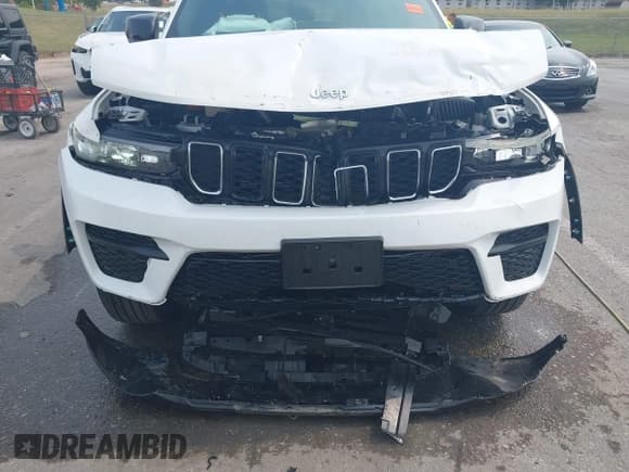 ✅ 2024 Jeep Grand Cherokee Altitude • VIN: 1C4RJHAG6RC247310 • Лот: 43149726. Опубликован ранее на IAAI с пробегом 6 220 миль. Бесплатный доступ к архиву аукционных продаж из США и подробный отчёт об истории автомобиля на DreamBid. Изображение 6.