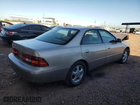 ✅ 1998 Lexus ES 300 • VIN: JT8BF28G6W5039495 • Lot: 89564035. Wystawiony na Copart z przebiegiem 95 457 mil. Bezpłatny archiwum sprzedaży aukcyjnych z USA i szczegółowy raport historii pojazdu na DreamBid. Zdjęcie 3.