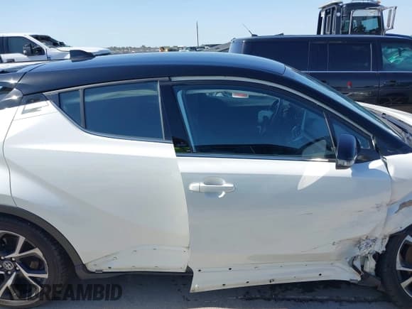 ✅ 2019 Toyota C-HR XLE • VIN: NMTKHMBX8KR080360 • Lot: 42011087. Listed on IAAI with 72,429 mi. Free auction sales archive from the USA and detailed vehicle history report at DreamBid. Image 14.