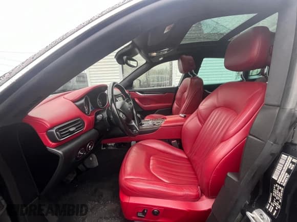 ✅ 2018 Maserati Levante • VIN: ZN661XUA8JX275951 • Лот: 86674345. Опубликован ранее на Copart с пробегом 56 607 миль. Бесплатный доступ к архиву аукционных продаж из США и подробный отчёт об истории автомобиля на DreamBid. Изображение 7.