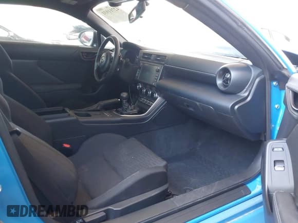 ✅ 2023 Toyota 86 • VIN: JF1ZNBC13P8754262 • Lot: 42711931. Wystawiony na IAAI z przebiegiem 23 152 mil. Bezpłatny archiwum sprzedaży aukcyjnych z USA i szczegółowy raport historii pojazdu na DreamBid. Zdjęcie 5.