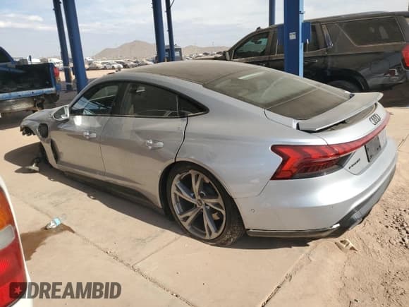 ✅ 2022 Audi e-tron GT Prestige • VIN: WAUDJBFW0N7003885 • Лот: 41626575. Опубликован ранее на Copart с пробегом 21 343 миль. Бесплатный доступ к архиву аукционных продаж из США и подробный отчёт об истории автомобиля на DreamBid. Изображение 2.