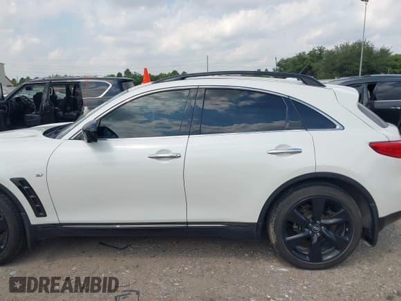 ✅ 2017 Infiniti QX70 • VIN: JN8CS1MW2HM411677 • Lot: 43084177. Listed on IAAI with 86,468 mi. Free auction sales archive from the USA and detailed vehicle history report at DreamBid. Image 14.