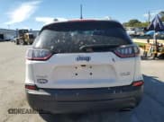 ✅ 2019 Jeep Cherokee Latitude • VIN: 1C4PJMCXXKD360013 • Lot: 86809815. Wystawiony na Copart z przebiegiem 111 518 mil. Bezpłatny archiwum sprzedaży aukcyjnych z USA i szczegółowy raport historii pojazdu na DreamBid. Zdjęcie 6.