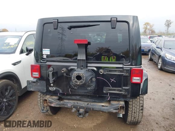 ✅ 2013 Jeep Wrangler Unlimited Sahara • VIN: 1C4BJWEG7DL627832 • Lot: 43612414. Wystawiony na IAAI z przebiegiem 181 773 mil. Bezpłatny archiwum sprzedaży aukcyjnych z USA i szczegółowy raport historii pojazdu na DreamBid. Zdjęcie 17.