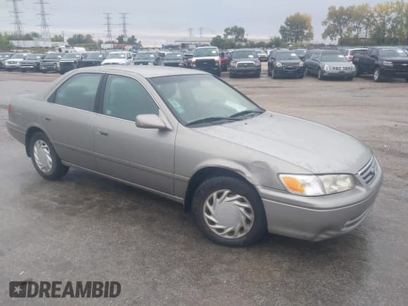 ✅ 2000 Toyota Camry LE • VIN: JT2BG22KXY0418018 • Lot: 43381609. Wystawiony na IAAI z przebiegiem 169 958 mil. Bezpłatny archiwum sprzedaży aukcyjnych z USA i szczegółowy raport historii pojazdu na DreamBid. Zdjęcie 1.