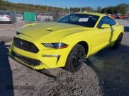 ✅ 2021 Ford Mustang EcoBoost • VIN: 1FA6P8TH7M5138509 • Lot: 43446238. Wystawiony na IAAI z przebiegiem 60 699 mil. Bezpłatny archiwum sprzedaży aukcyjnych z USA i szczegółowy raport historii pojazdu na DreamBid. Zdjęcie 2.