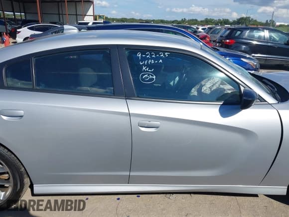 ✅ 2023 Dodge Charger GT • VIN: 2C3CDXHG5PH611776 • Lot: 43300577. Wystawiony na IAAI z przebiegiem 61 574 mil. Bezpłatny archiwum sprzedaży aukcyjnych z USA i szczegółowy raport historii pojazdu na DreamBid. Zdjęcie 13.