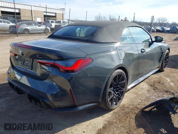 ✅ 2022 BMW M4 Competition xDrive • VIN: WBS33BA00NCJ63924 • Lot: 41549620. Listed on IAAI with 9,046 mi. Free auction sales archive from the USA and detailed vehicle history report at DreamBid. Image 4.