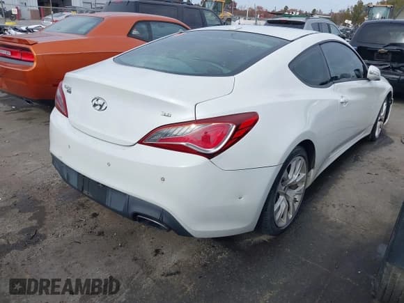 ✅ 2013 Hyundai Genesis Coupe Grand Touring • VIN: KMHHU6KJ9DU093675 • Lot: 43677074. Wystawiony na IAAI z przebiegiem 192 721 mil. Bezpłatny archiwum sprzedaży aukcyjnych z USA i szczegółowy raport historii pojazdu na DreamBid. Zdjęcie 4.