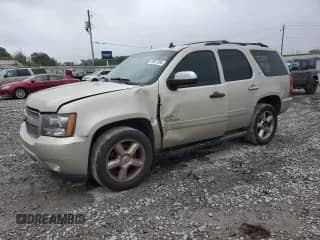 2014 Chevrolet Tahoe LTZ с VIN 1GNSCCE08ER106698, выставлен на аукционе Copart как лот 52803935 с пробегом 379 720 миль миль и Списание • Salvage title. История ставок и продаж доступна на DreamBid. Изображение 1.