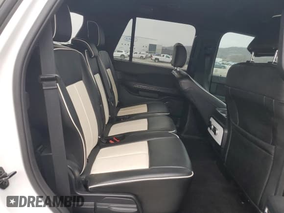 ✅ 2021 Ford Expedition XL • VIN: 1FMJU1GT6MEA02242 • Lot: 44405045. Listed on Copart with 123,702 mi. Free auction sales archive from the USA and detailed vehicle history report at DreamBid. Image 11.