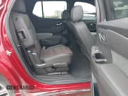 ✅ 2023 Chevrolet Traverse High Country • VIN: 1GNEVNKW7PJ221810 • Lot: 41215676. Wystawiony na IAAI z przebiegiem 26 020 mil. Bezpłatny archiwum sprzedaży aukcyjnych z USA i szczegółowy raport historii pojazdu na DreamBid. Zdjęcie 8.