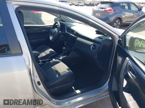 ✅ 2017 Toyota Corolla LE • VIN: 5YFBURHE2HP579804 • Лот: 43441128. Опубликован ранее на IAAI с пробегом 139 998 миль. Бесплатный доступ к архиву аукционных продаж из США и подробный отчёт об истории автомобиля на DreamBid. Изображение 5.