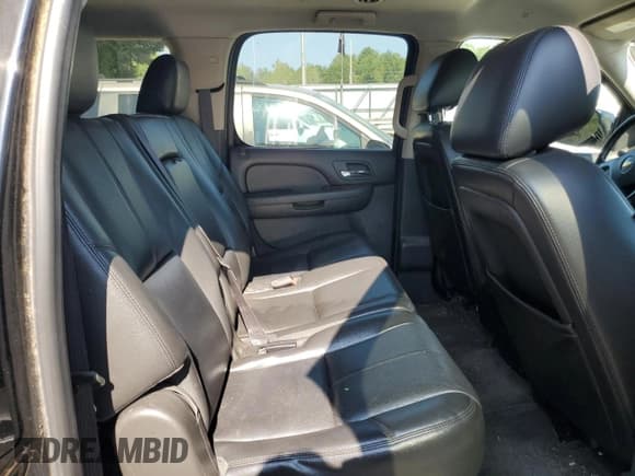 ✅ 2012 Chevrolet Suburban LT • VIN: 1GNSKJE73CR297609 • Lot: 71305014. Wystawiony na Copart z przebiegiem 234 653 mil. Bezpłatny archiwum sprzedaży aukcyjnych z USA i szczegółowy raport historii pojazdu na DreamBid. Zdjęcie 11.