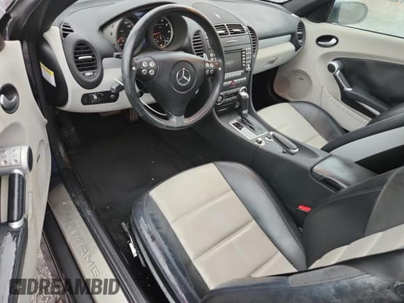 ✅ 2006 Mercedes-Benz SLK 55 AMG • VIN: WDBWK73F56F092370 • Lot: 82759835. Wystawiony na Copart z przebiegiem 98 792 mil. Bezpłatny archiwum sprzedaży aukcyjnych z USA i szczegółowy raport historii pojazdu na DreamBid. Zdjęcie 8.