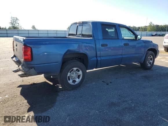 2005 Dodge Dakota ST with VIN 1D7HE28KX5S204098, listed as a Copart auction lot 69924624 with 326,213 mi miles and Salvage title. Bid and sale history available at DreamBid. Image 3.