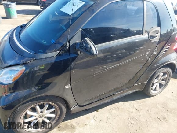 ✅ 2015 Smart fortwo Passion • VIN: WMEEJ3BA1FK804199 • Лот: 43852838. Опубликован ранее на IAAI с пробегом 115 448 миль. Бесплатный доступ к архиву аукционных продаж из США и подробный отчёт об истории автомобиля на DreamBid. Изображение 6.