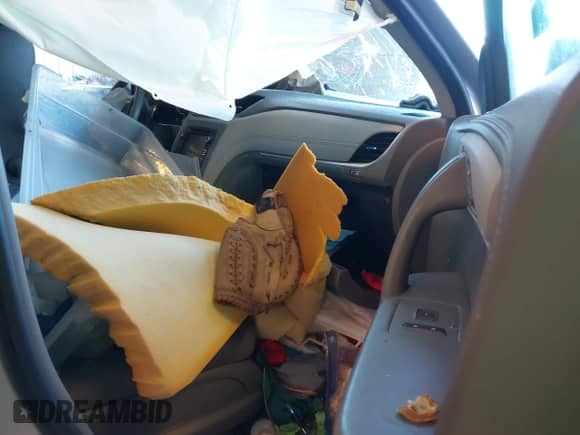 2014 Chevrolet Traverse LS z VIN 1GNKRFED3EJ338191, wystawiony jako IAAI lot #43161854 z przebiegiem Nie podano mil oraz . Historia ofert i sprzedaży dostępna na DreamBid. Obrazek 5.