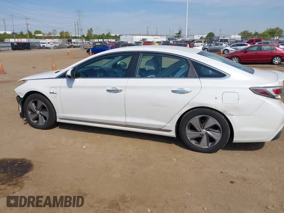 ✅ 2016 Hyundai Sonata • VIN: KMHE14L29GA021355 • Лот: 43240312. Опубликован ранее на IAAI с пробегом 87 076 миль. Бесплатный доступ к архиву аукционных продаж из США и подробный отчёт об истории автомобиля на DreamBid. Изображение 15.