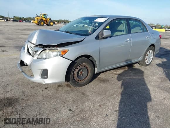 ✅ 2013 Toyota Corolla LE • VIN: JTDBU4EE4DJ114284 • Lot: 43689180. Wystawiony na IAAI z przebiegiem 35 667 mil. Bezpłatny archiwum sprzedaży aukcyjnych z USA i szczegółowy raport historii pojazdu na DreamBid. Zdjęcie 19.
