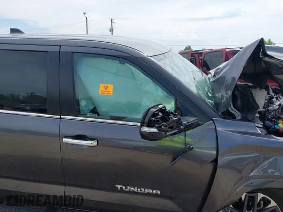 ✅ 2025 Toyota Tundra Limited • VIN: 5TFJA5DB2SX257293 • Lot: 42742408. Wystawiony na IAAI z przebiegiem 7 629 mil. Bezpłatny archiwum sprzedaży aukcyjnych z USA i szczegółowy raport historii pojazdu na DreamBid. Zdjęcie 13.