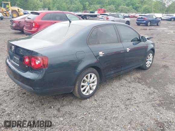 ✅ 2010 Volkswagen Jetta Limited Edition • VIN: 3VWAZ7AJ5AM155049 • Lot: 42276777. Listed on IAAI with 88,699 mi. Free auction sales archive from the USA and detailed vehicle history report at DreamBid. Image 4.